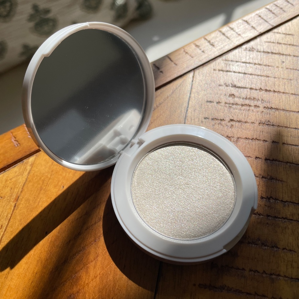 F.A.R.A.H Highlighter in Zahra (Cool Champagne)